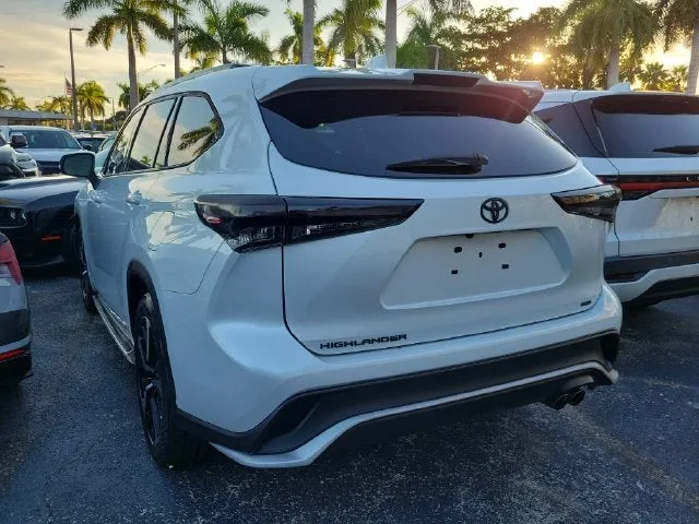 2022 Toyota Highlander XSE photo 3