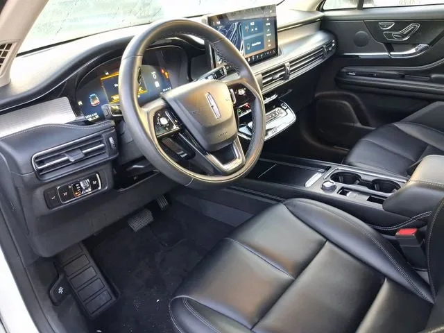 2023 Lincoln Corsair Standard photo 11