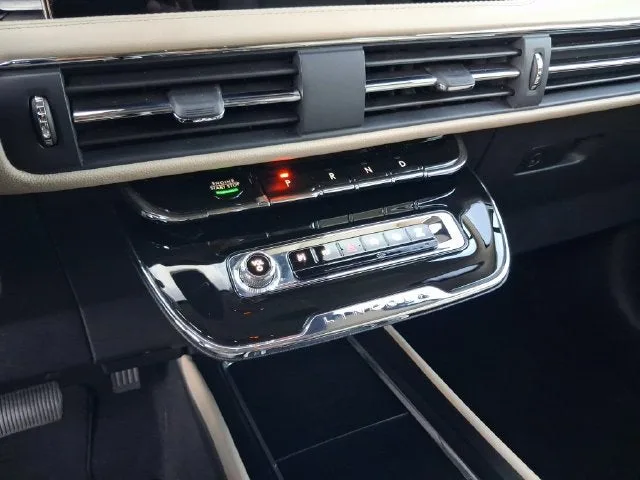 2025 Lincoln Corsair Premiere photo 20