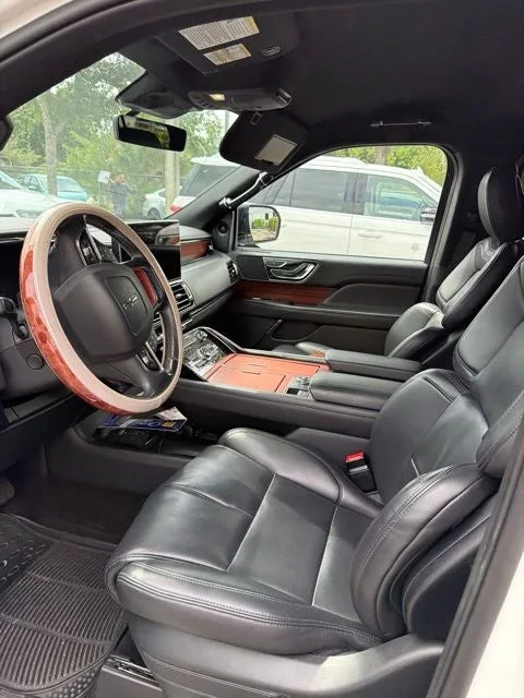 2024 Lincoln Navigator Premiere photo 3