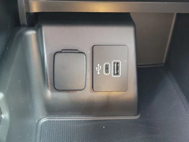 2025 Ford Explorer Active photo 23