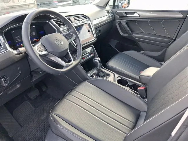 2022 Volkswagen Tiguan 2.0T SE photo 11