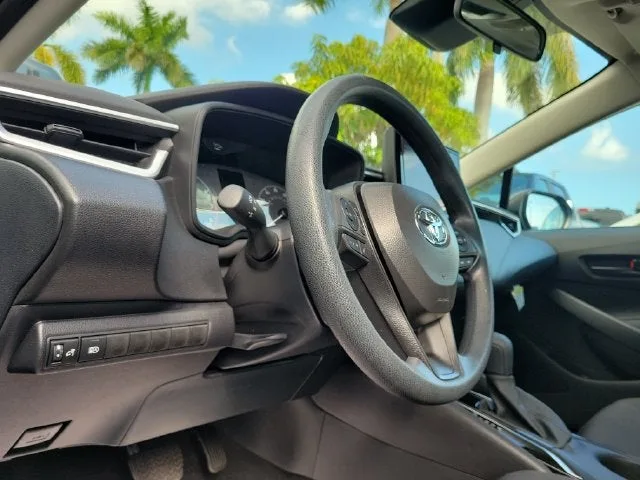 2025 Toyota Corolla LE photo 8