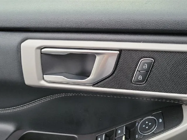2022 Ford Explorer XLT photo 12