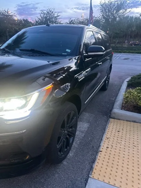 2023 Lincoln Navigator L Reserve photo 2
