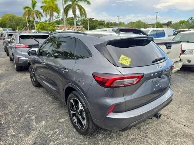 2023 Ford Escape ST-Line Select photo 4