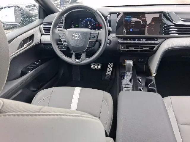 2026 Toyota Camry SE photo 8