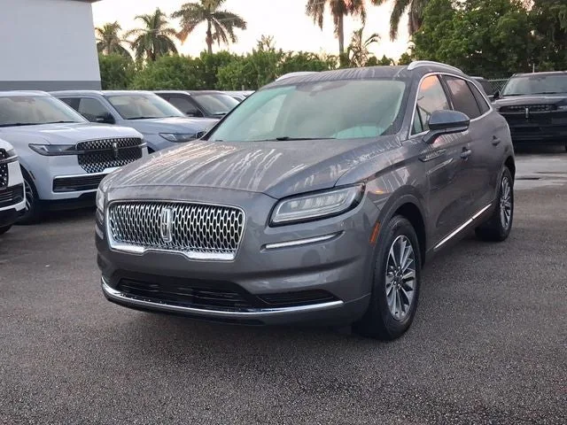 2023 Lincoln Nautilus Standard photo 2