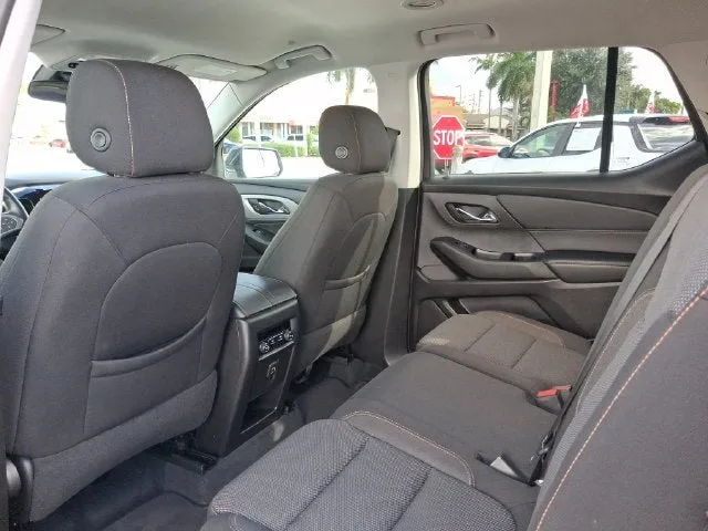 2021 Chevrolet Traverse LS photo 5