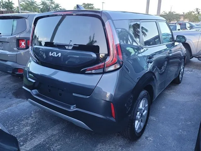 2023 Kia Soul LX photo 3