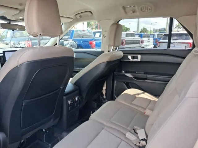 2020 Ford Explorer Base photo 4