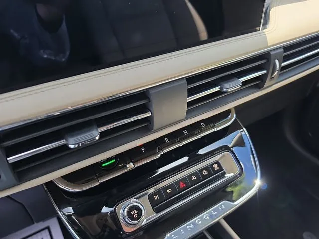 2025 Lincoln Corsair Premiere photo 23