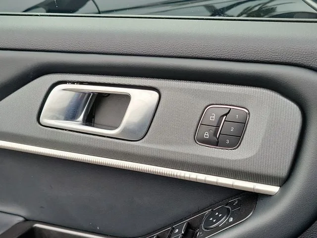 2026 Ford Explorer ST photo 16