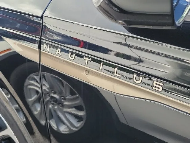 2024 Lincoln Nautilus Black Label photo 6