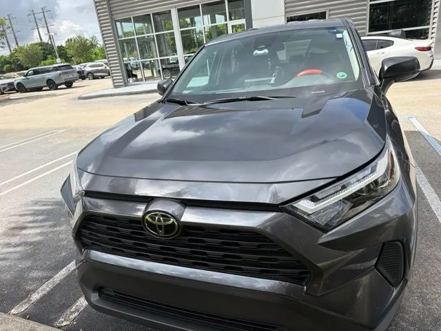 2025 Toyota RAV4 LE photo 3
