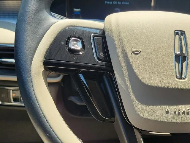 2025 Lincoln Corsair Premiere photo 21