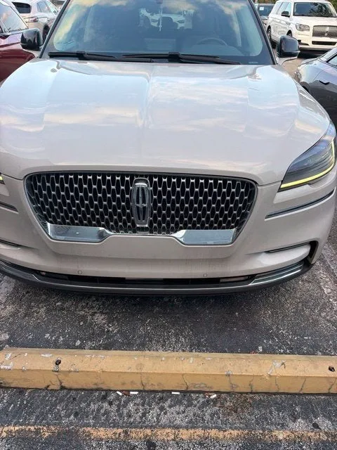 2023 Lincoln Aviator Standard Premium photo 8