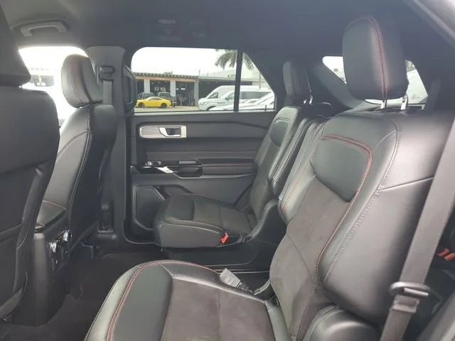 2023 Ford Explorer ST-Line photo 17