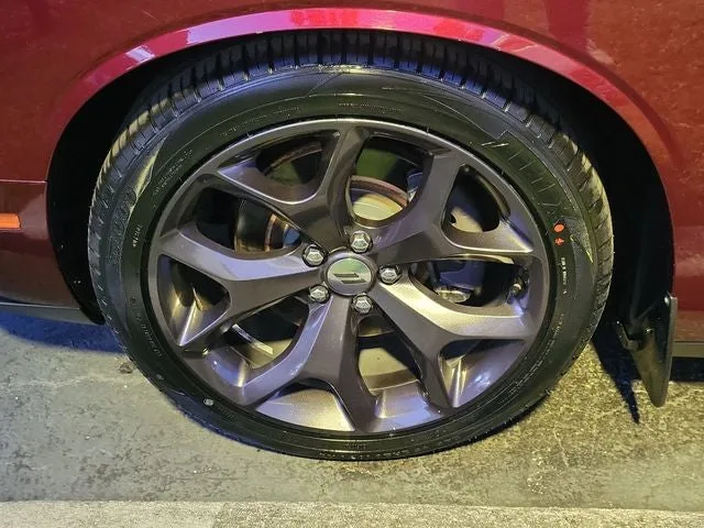 2018 Dodge Challenger R/T photo 9