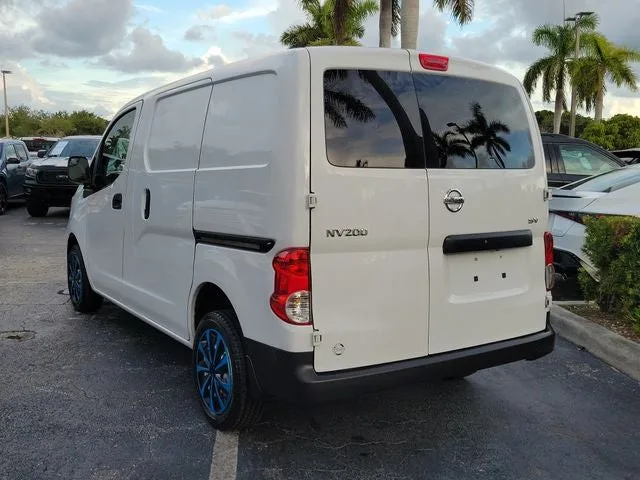 2021 Nissan NV200 S photo 4