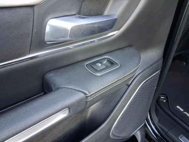 2019 RAM 1500 Laramie photo 10