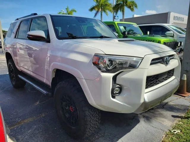 2022 Toyota 4Runner TRD Off-Road Premium photo 2