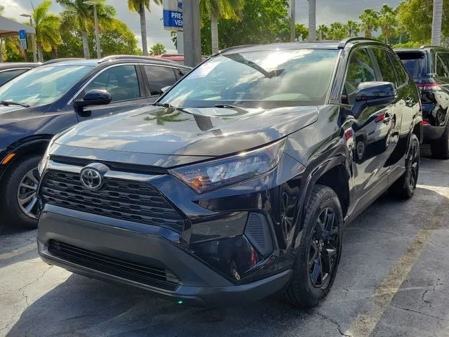 2021 Toyota RAV4 LE photo 32