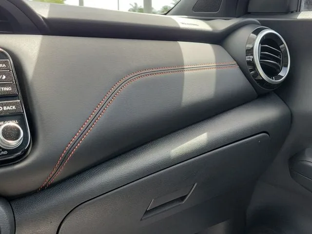 2021 Nissan Kicks SR photo 30
