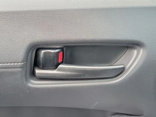 2022 Toyota Corolla Cross LE photo 15