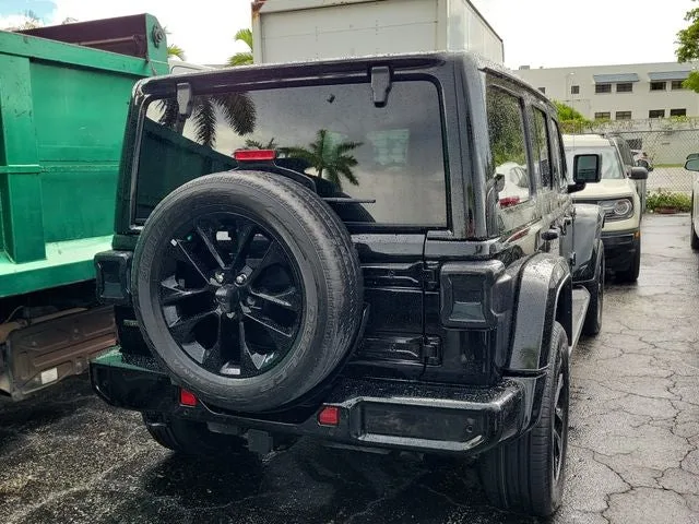 2022 Jeep Wrangler Unlimited Sahara High Altitude photo 4
