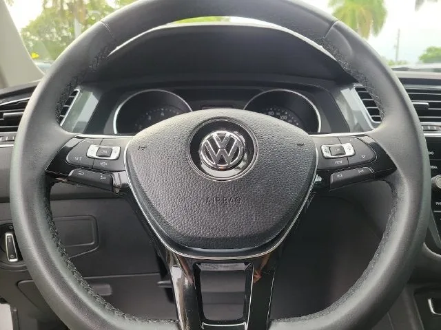 2020 Volkswagen Tiguan 2.0T SE photo 17