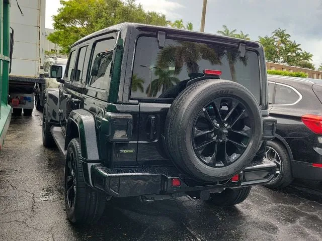 2022 Jeep Wrangler Unlimited Sahara High Altitude photo 5
