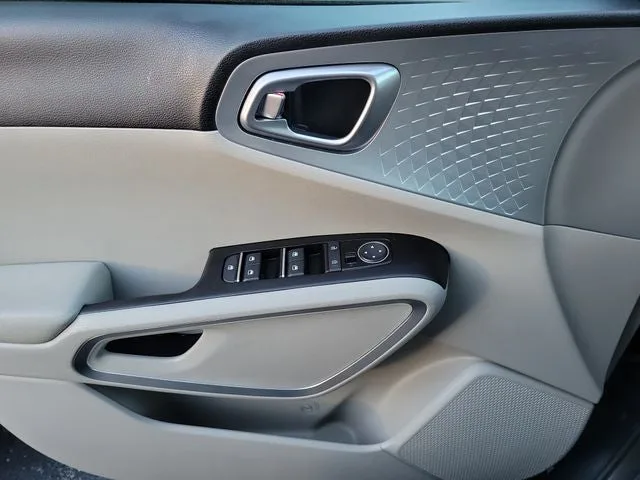 2023 Kia Soul LX photo 14