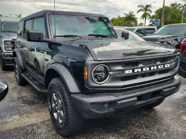 2023 Ford Bronco Big Bend photo 2