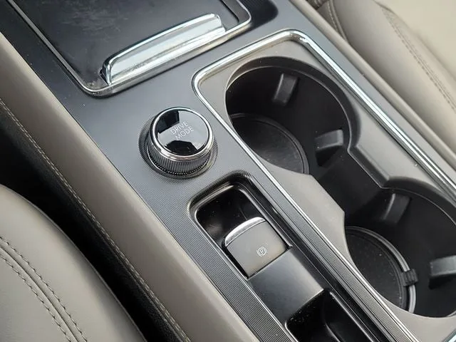 2025 Lincoln Corsair Premiere photo 28