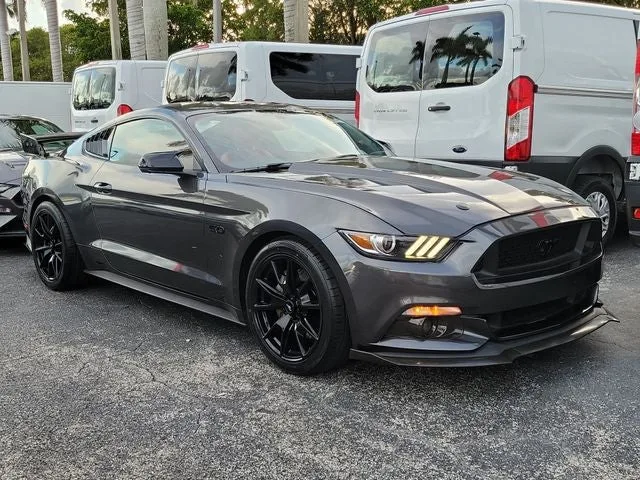 2017 Ford Mustang GT Premium photo 2