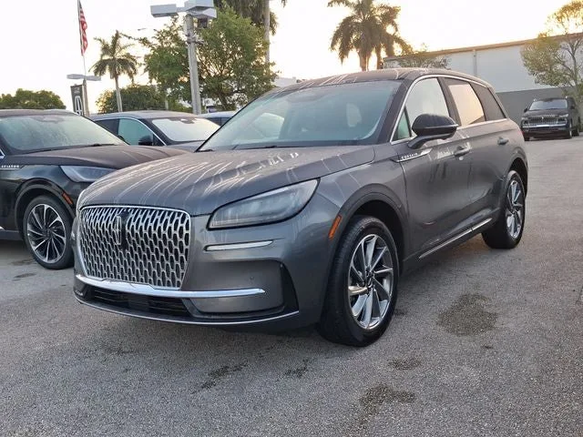 2023 Lincoln Corsair Standard photo 2