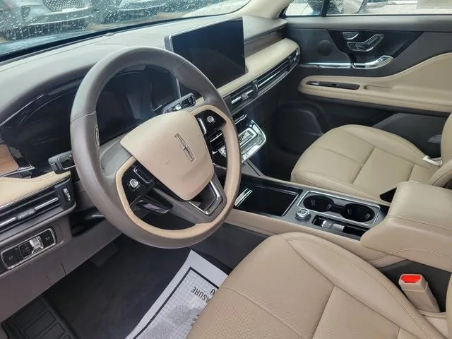2025 Lincoln Corsair Premiere photo 12
