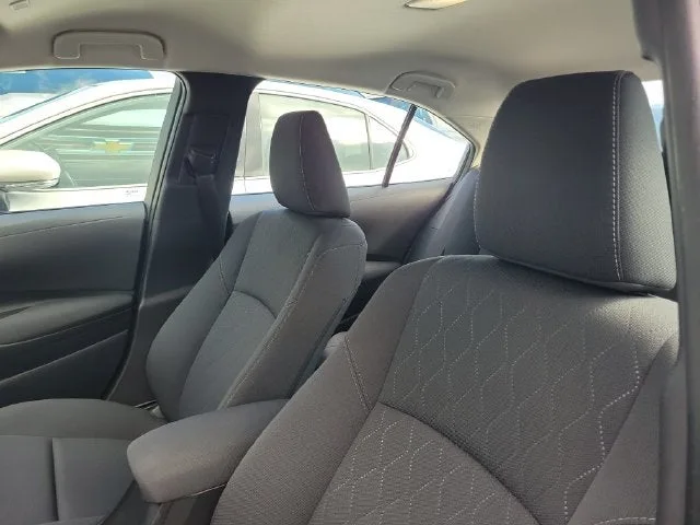 2025 Toyota Corolla LE photo 9