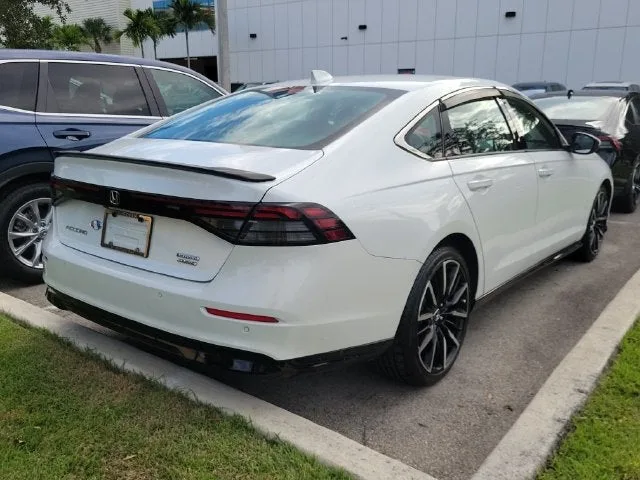 2024 Honda Accord Hybrid Touring photo 4