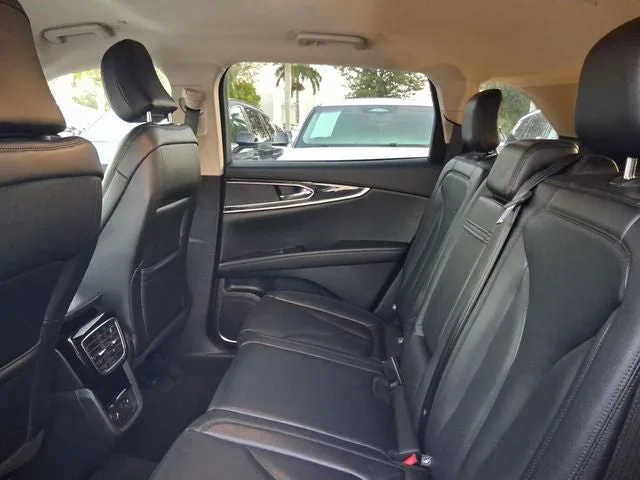 2022 Lincoln Nautilus Standard photo 6