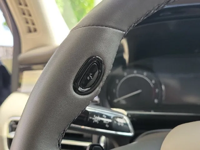 2022 Lincoln Corsair Standard photo 17