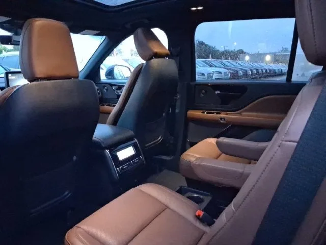2023 Lincoln Aviator Reserve Premium photo 5
