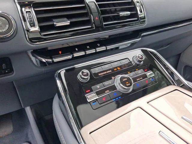 2022 Lincoln Navigator L Black Label photo 19