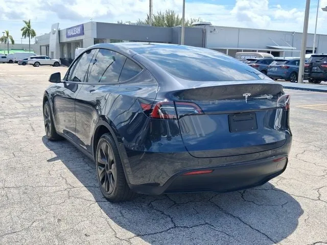2025 Tesla Model Y Long Range photo 3