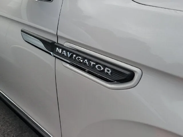 2024 Lincoln Navigator Premiere photo 4