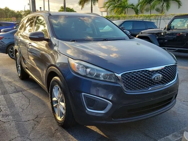 2018 Kia Sorento LX photo 2