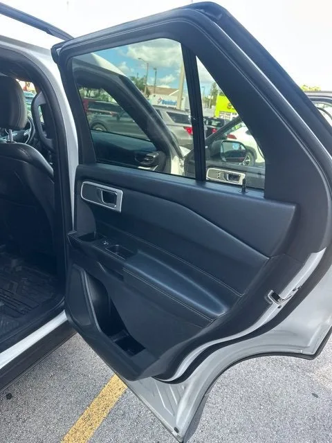 2020 Ford Explorer XLT photo 12