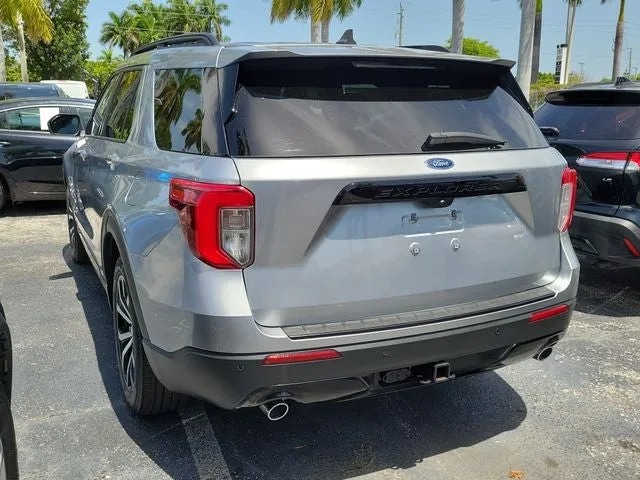 2023 Ford Explorer ST-Line photo 4