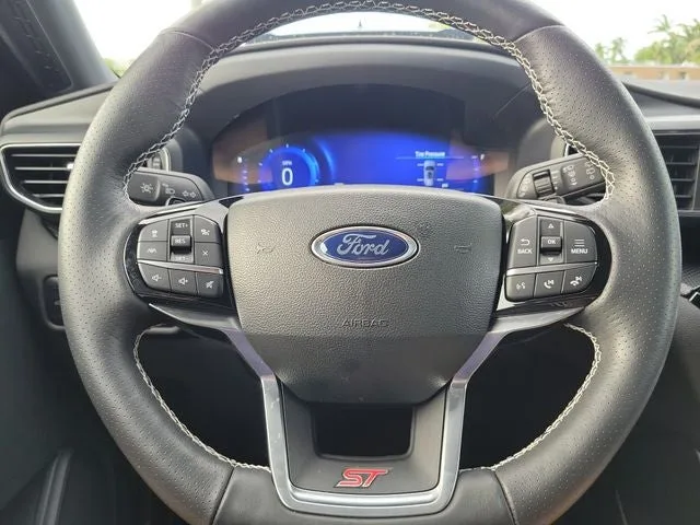 2023 Ford Explorer ST photo 17
